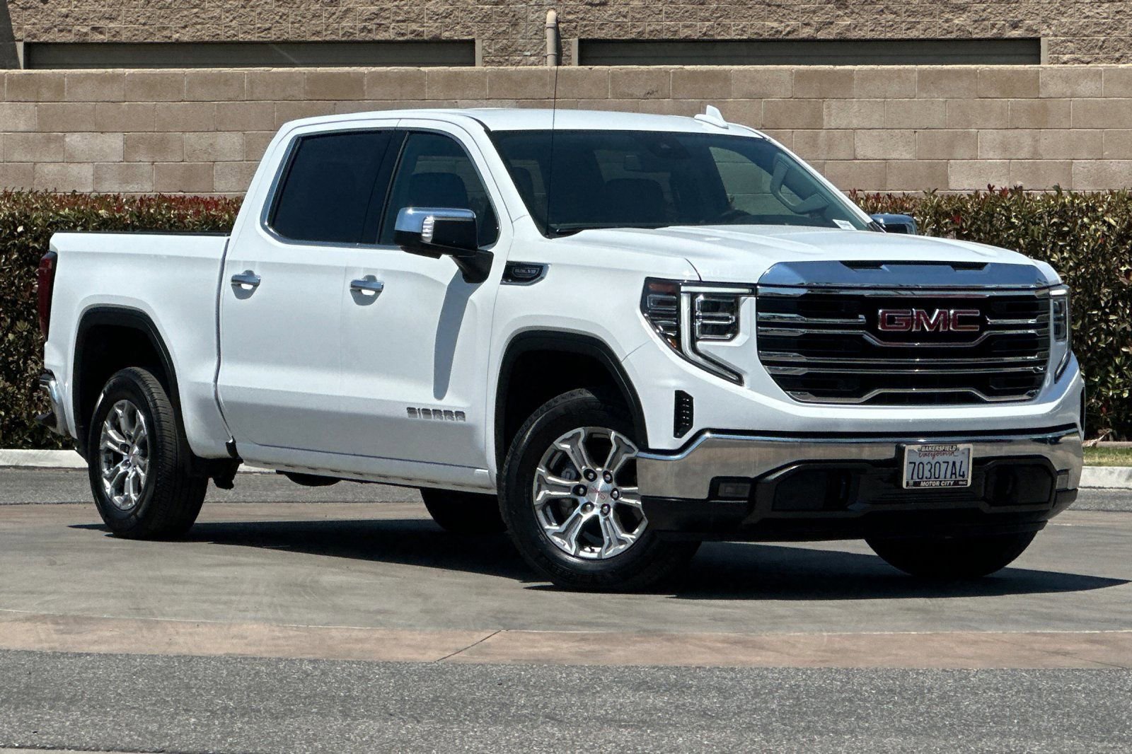 Used 2025 GMC Sierra 1500 SLT RWD image 2