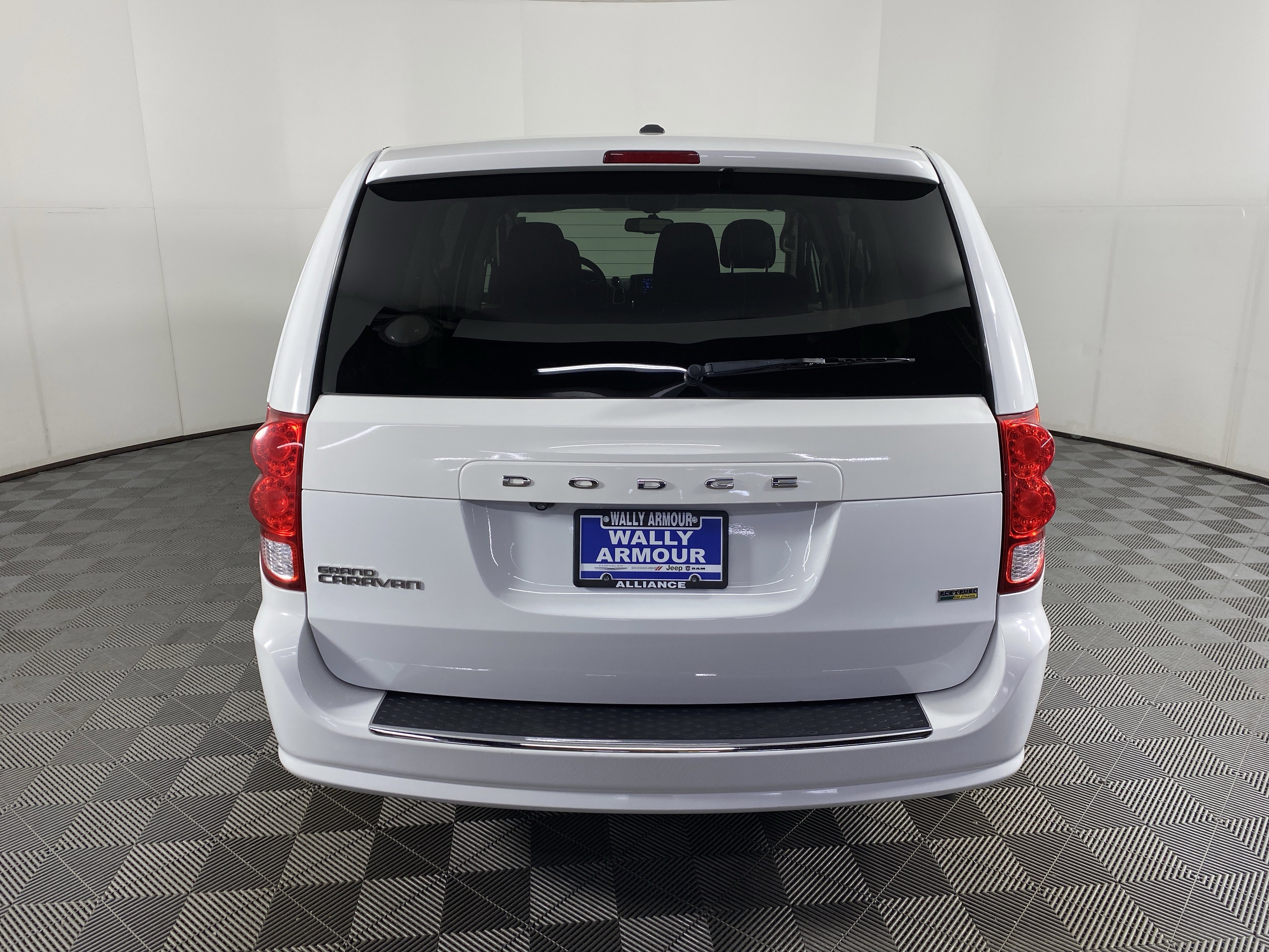 Used 2018 Dodge Grand Caravan SE w/ UConnect Hands-Free Group image 6