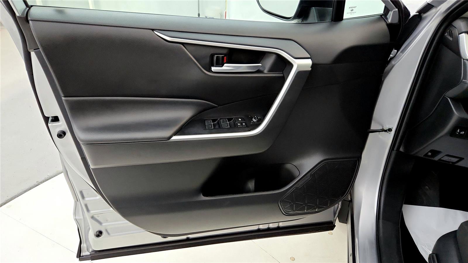 Used 2024 Toyota RAV4 XLE w/ Convenience Package image 22