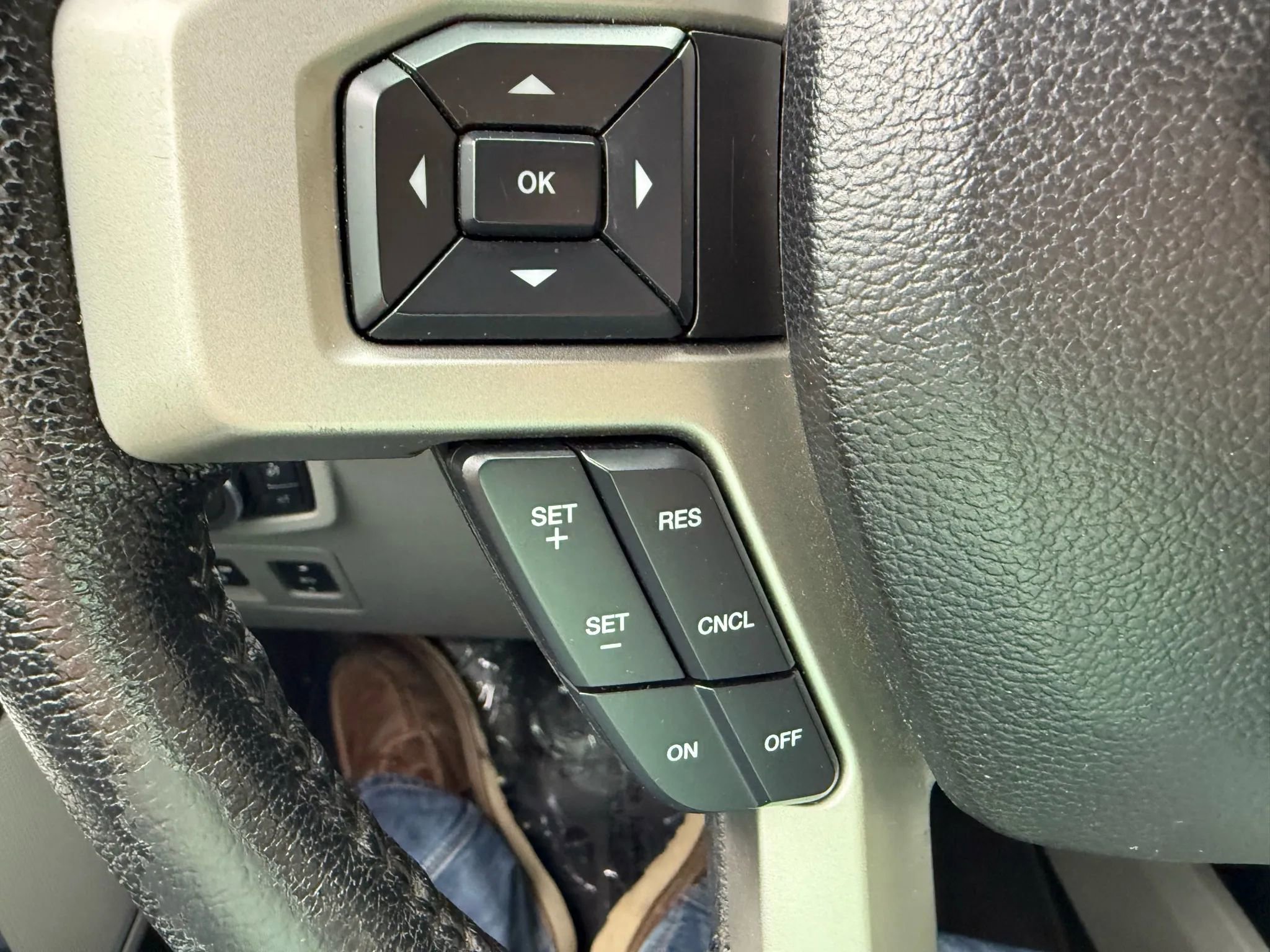 Used 2015 Ford F150 Lariat image 17