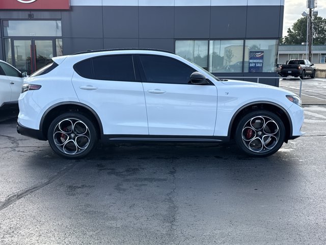 Used 2024 Alfa Romeo Stelvio Ti AWD/4WD image 2