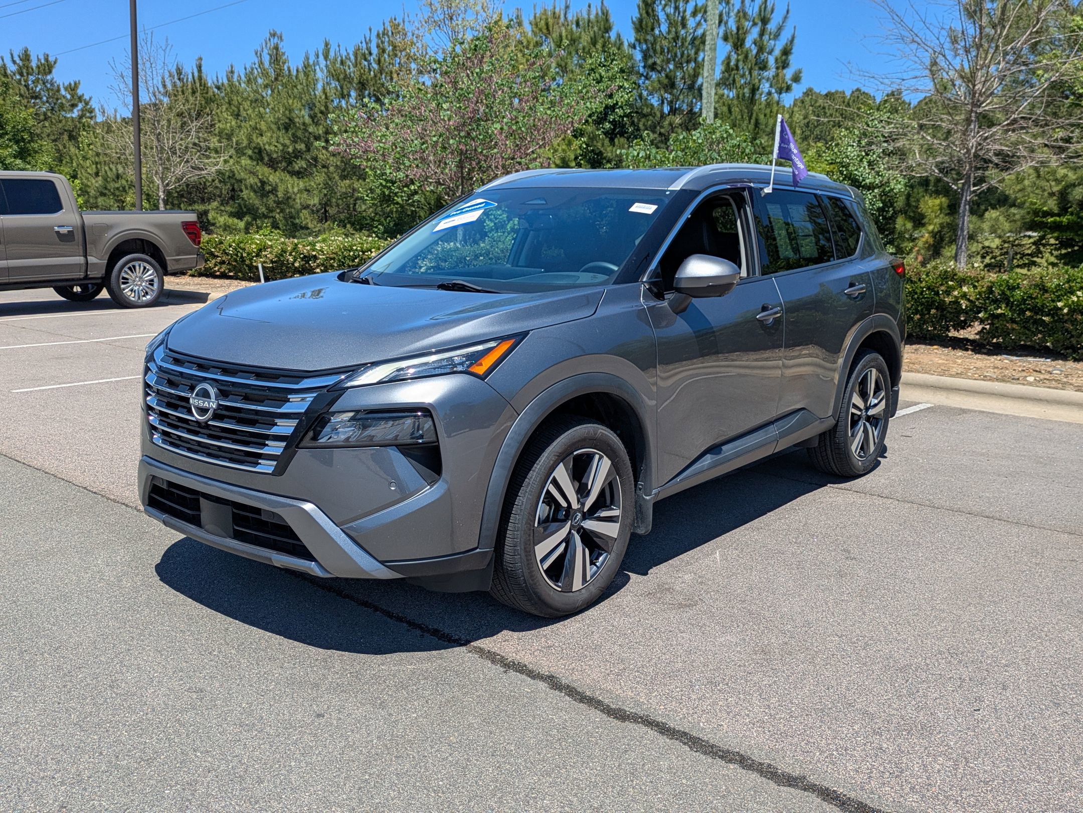 Used 2024 Nissan Rogue SL FWD image 8