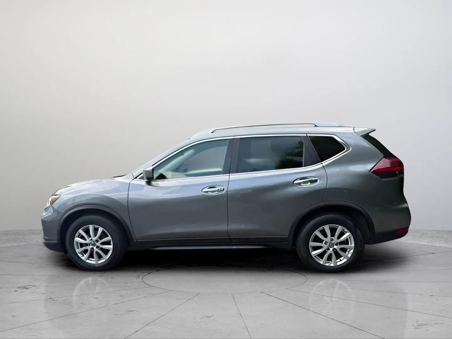 Used 2019 Nissan Rogue SV image 4