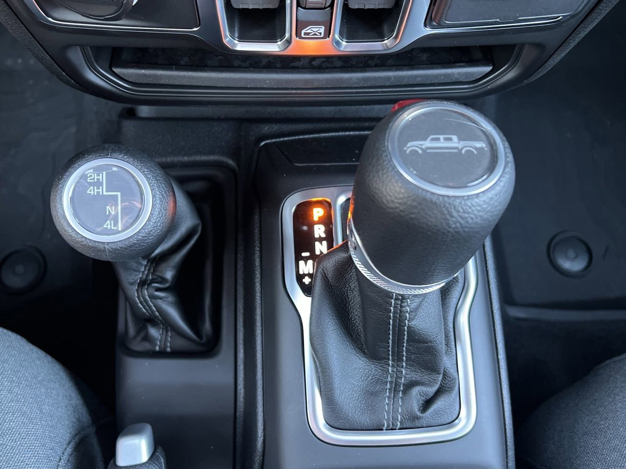 New 2025 Jeep Gladiator Sport image 7