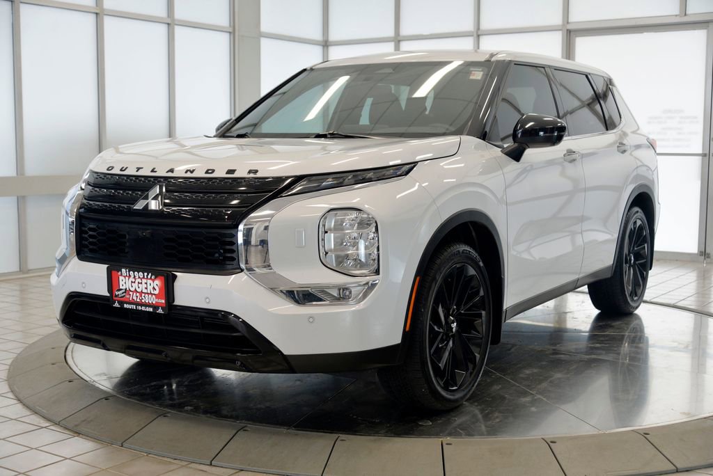 Used 2023 Mitsubishi Outlander SE Black Edition image 4
