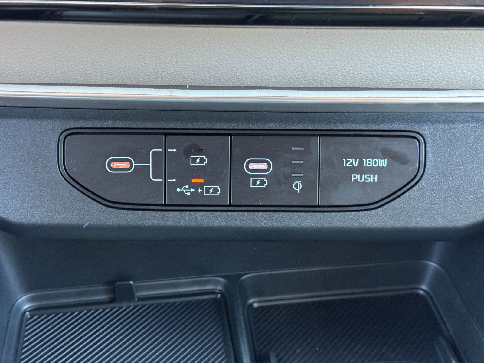 Used 2025 Kia Carnival SX Prestige FWD image 32