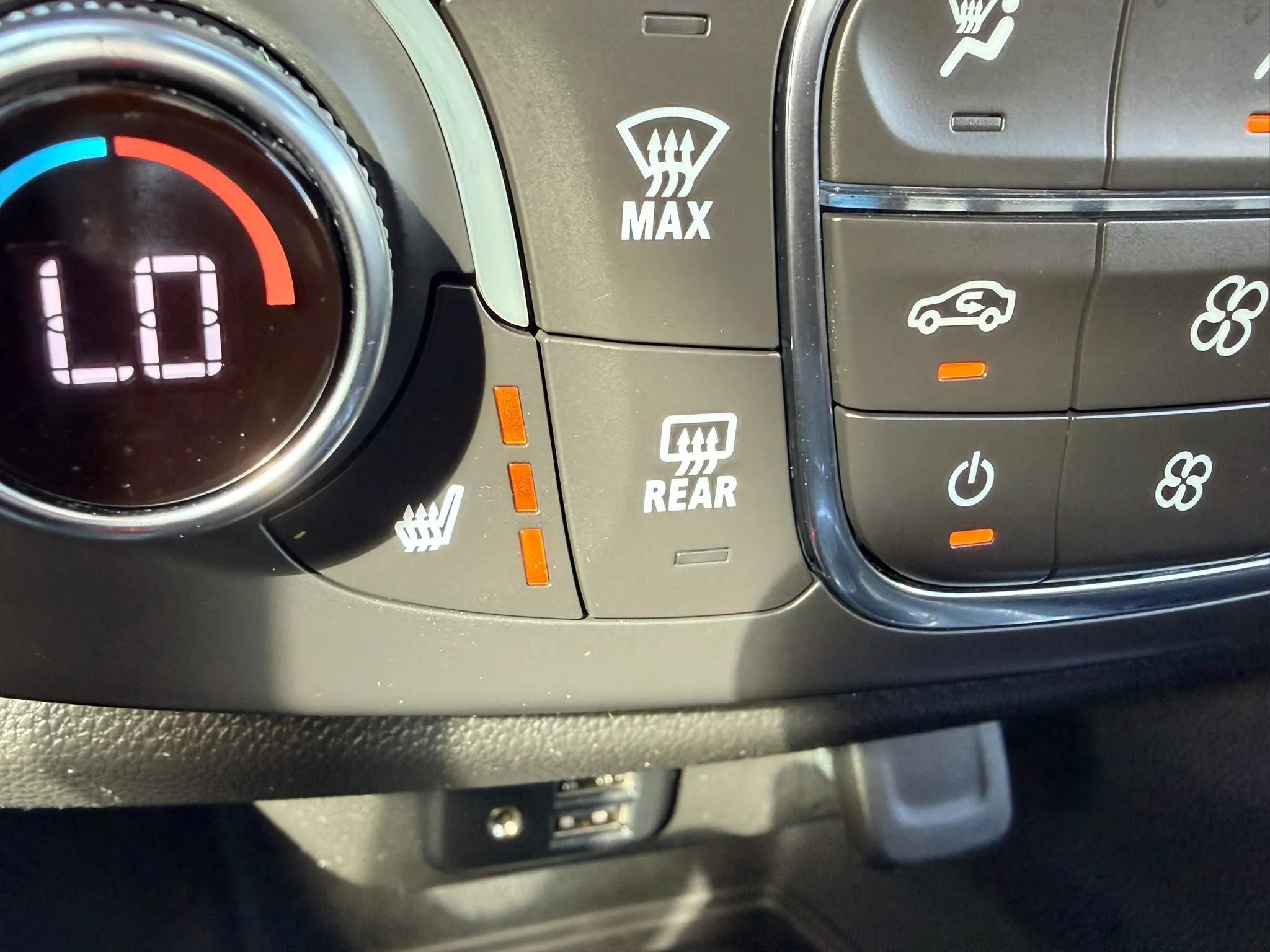 Used 2021 Chevrolet Traverse Premier w/ Redline Edition AWD/4WD image 21