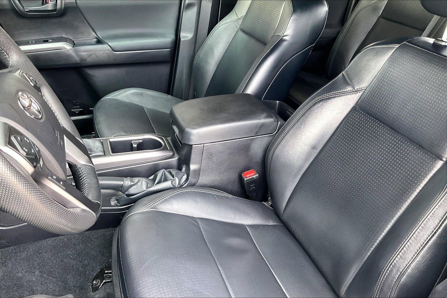 Used 2022 Toyota Tacoma TRD Off-Road image 16