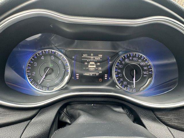 Used 2016 Chrysler 200 Limited Platinum w/ Comfort & Convenience Group FWD image 20