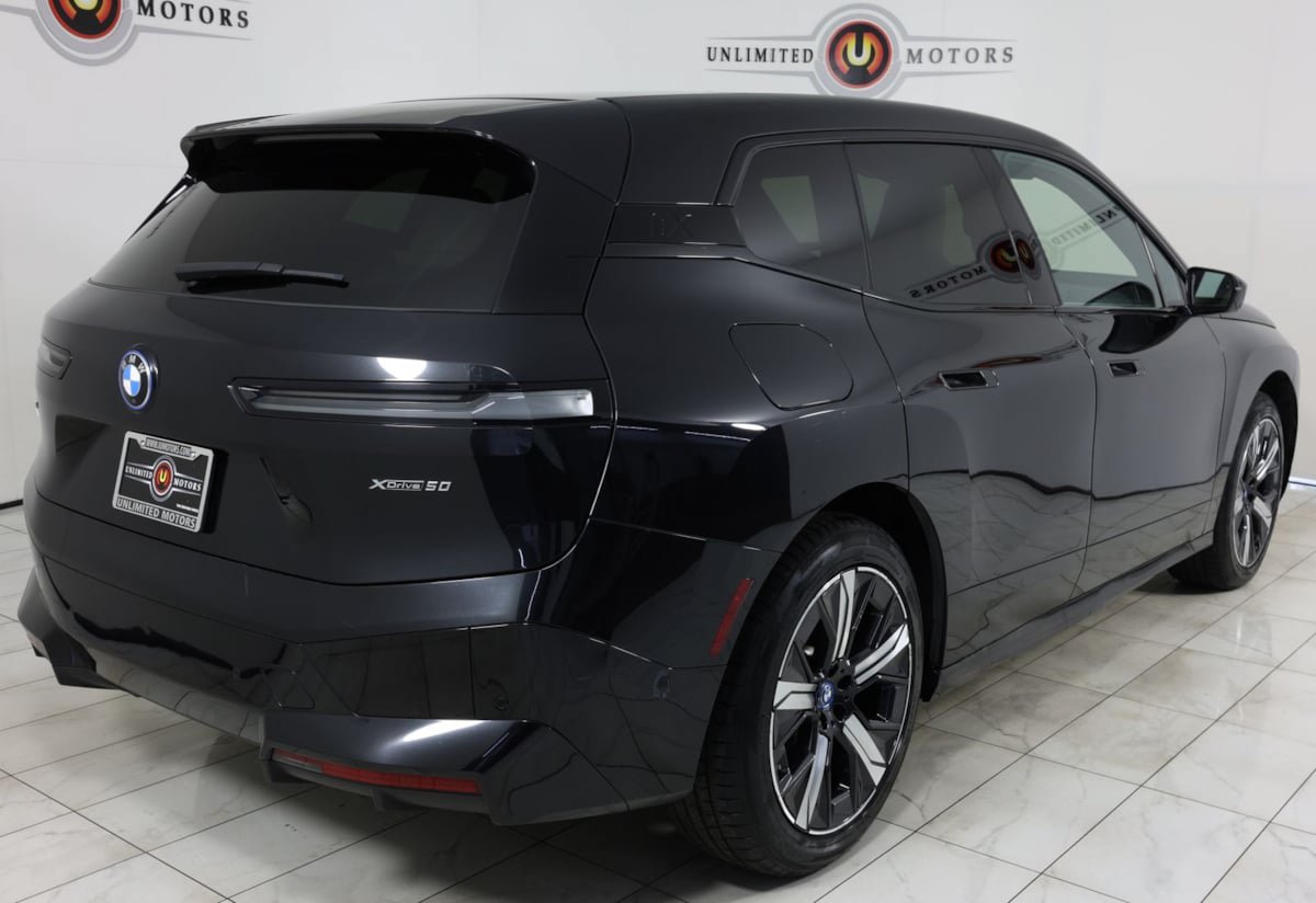 Used 2024 BMW iX xDrive50 w/ Premium Package AWD/4WD image 3