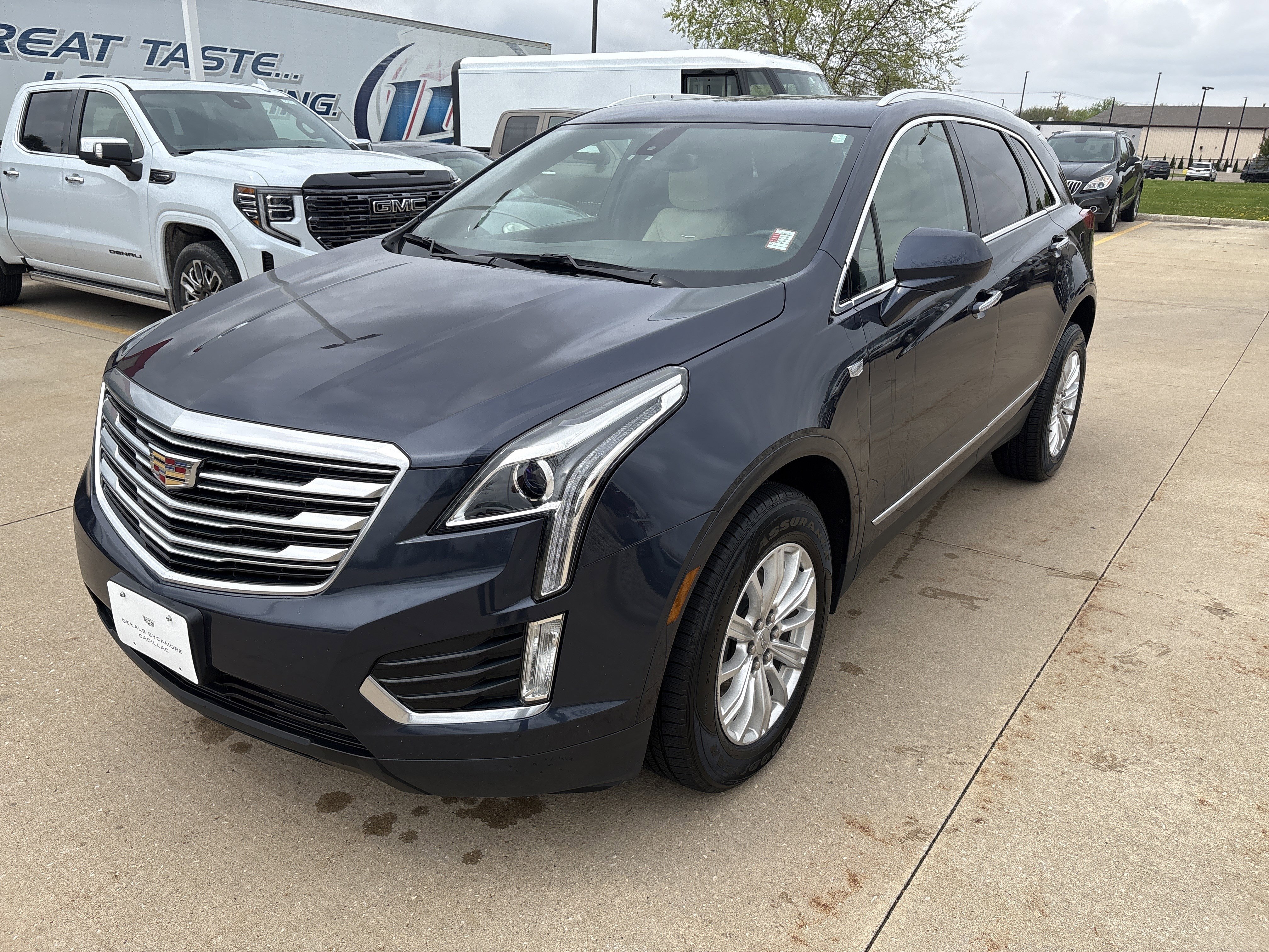 Used 2018 Cadillac XT5 AWD image 3