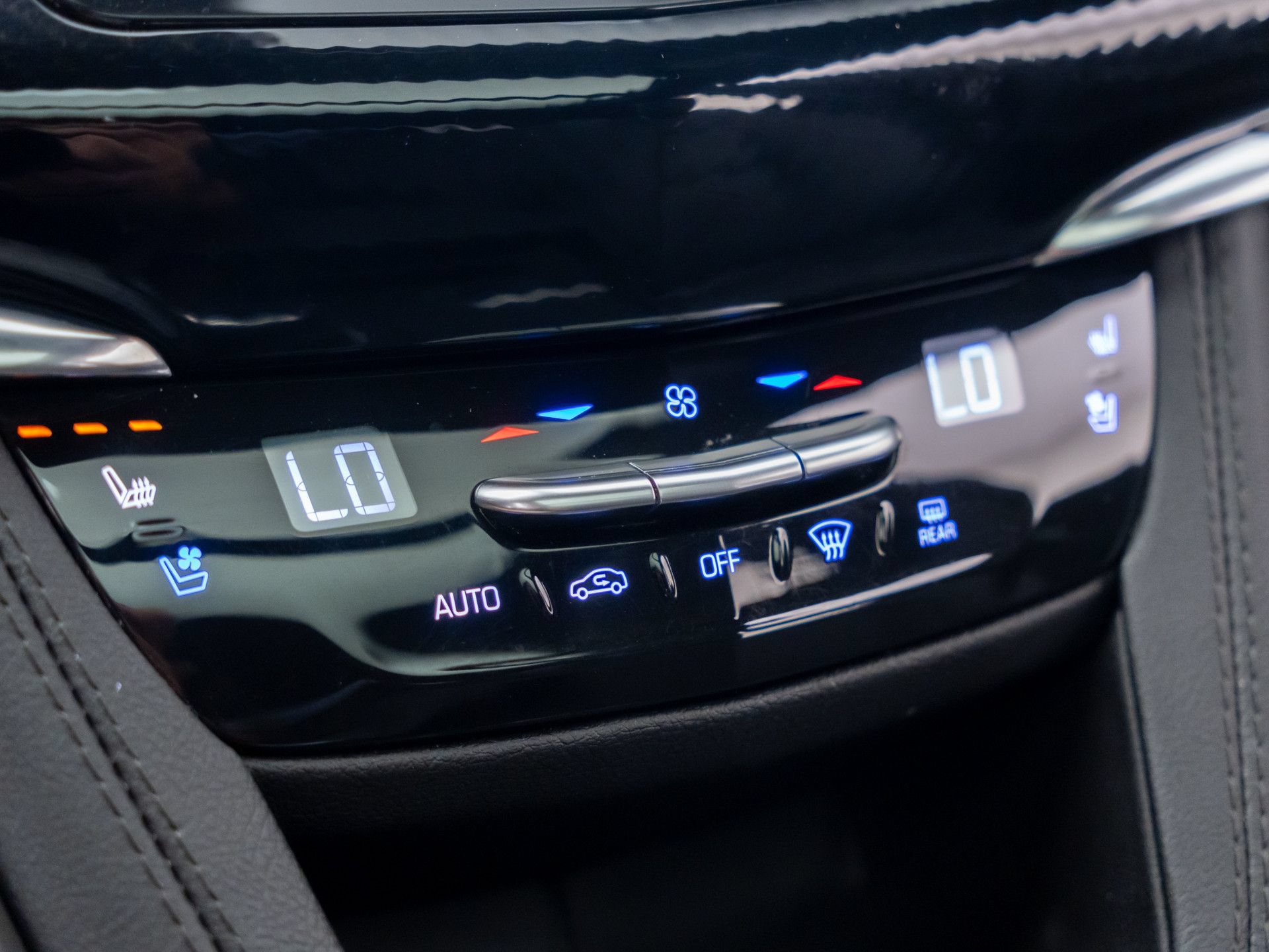 Certified 2024 Cadillac XT6 Sport w/ Technology Package AWD/4WD image 30