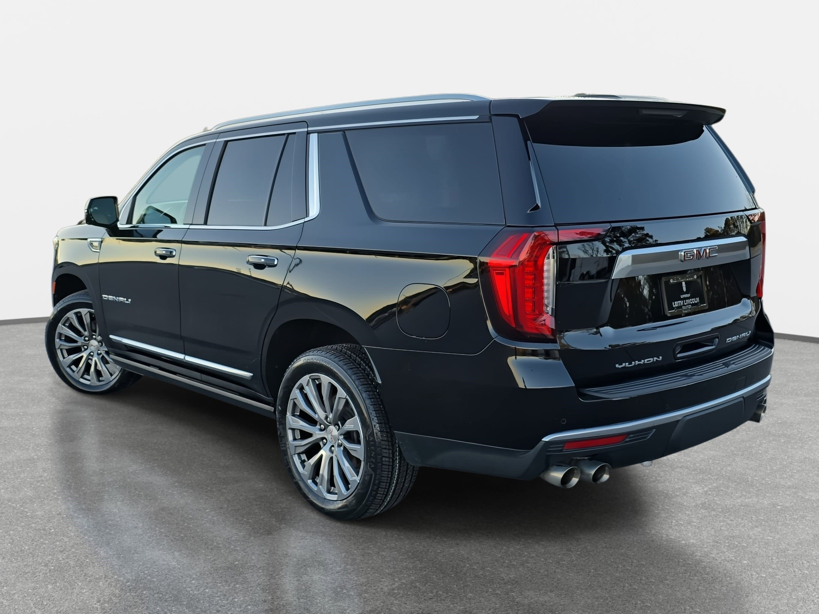 Used 2021 GMC Yukon Denali w/ Denali Premium Package image 7