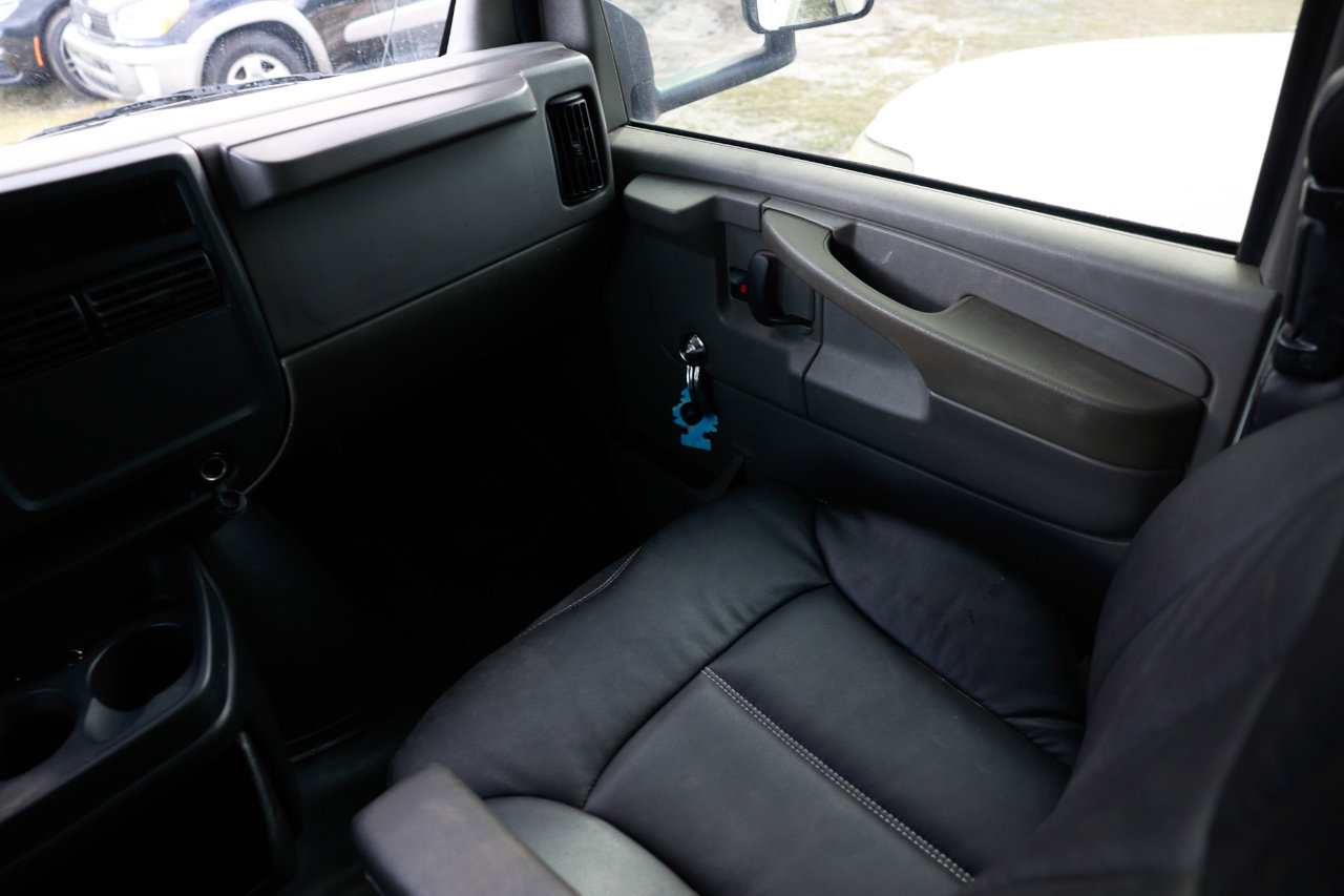 Used 2004 Chevrolet Express 3500 image 16