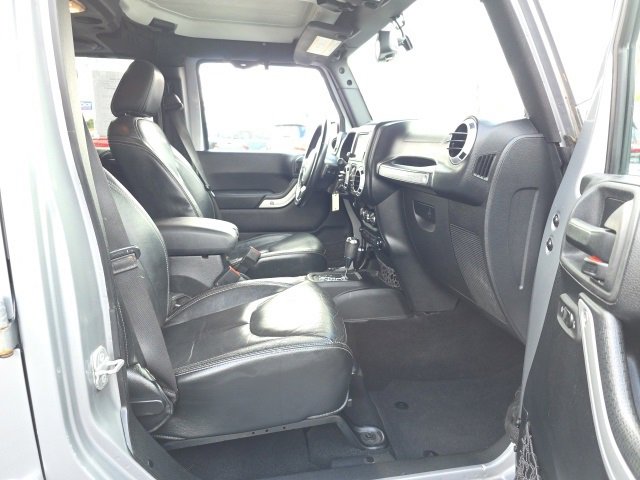 Used 2014 Jeep Wrangler Unlimited Sahara w/ Connectivity Group image 34