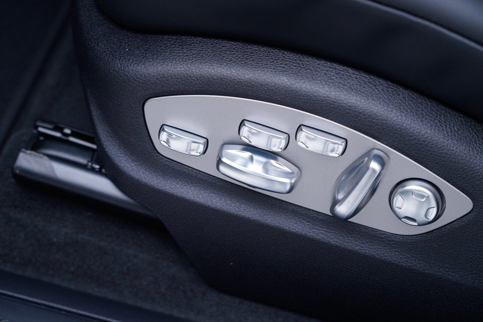 New 2026 Porsche Macan image 15