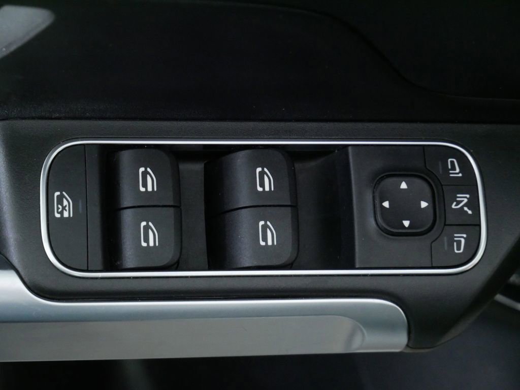Used 2021 Mercedes-Benz GLB 250 4MATIC image 22