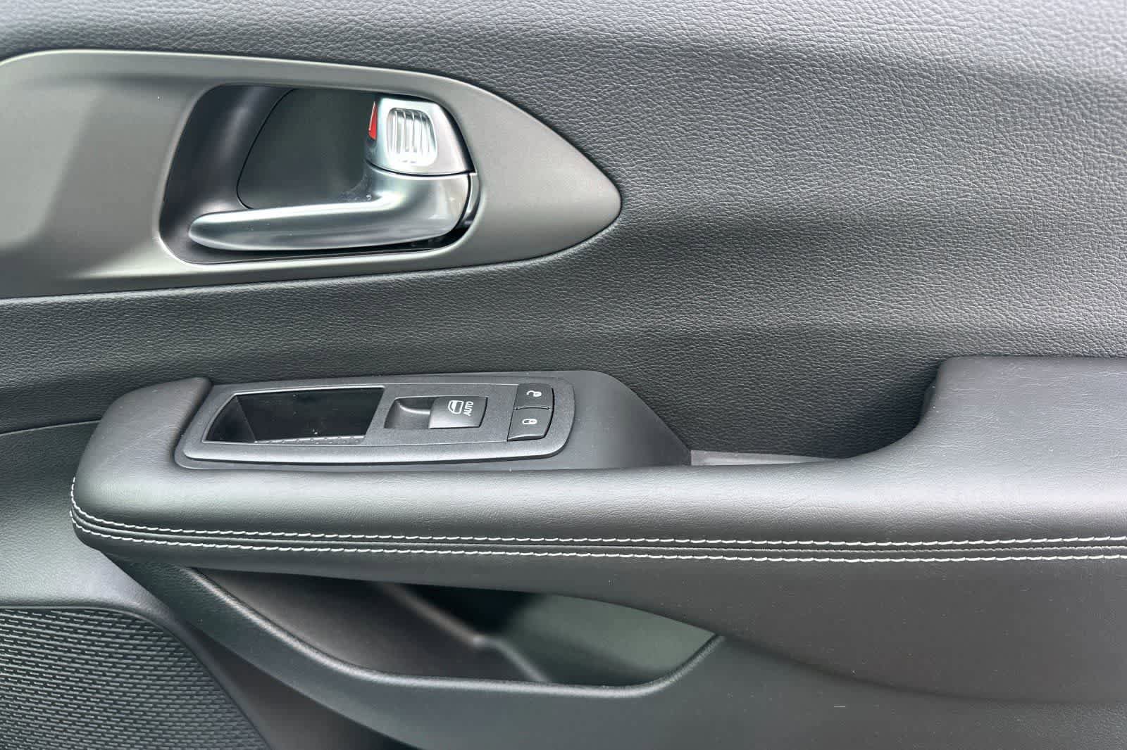 New 2027 Chrysler Pacifica Select AWD/4WD image 20