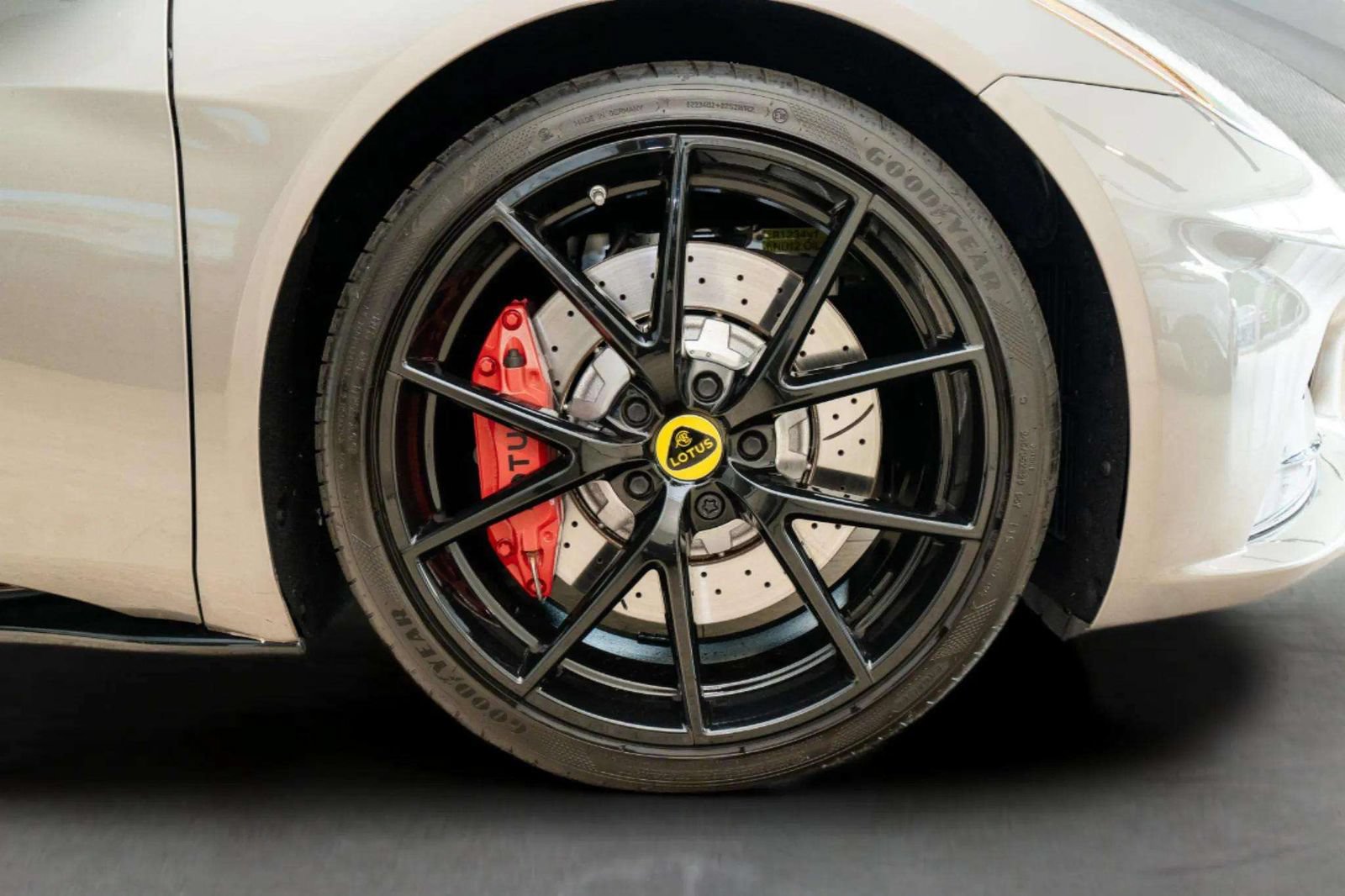 Used 2025 Lotus Emira RWD image 41