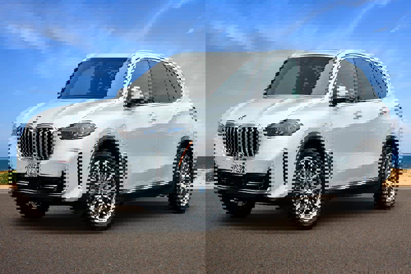 Used 2025 BMW X5 xDrive50e image 1