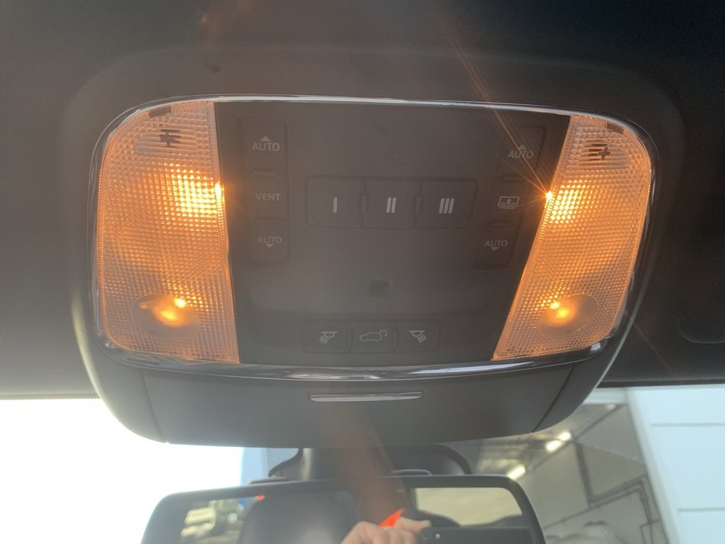 Used 2014 Jeep Grand Cherokee Summit image 24