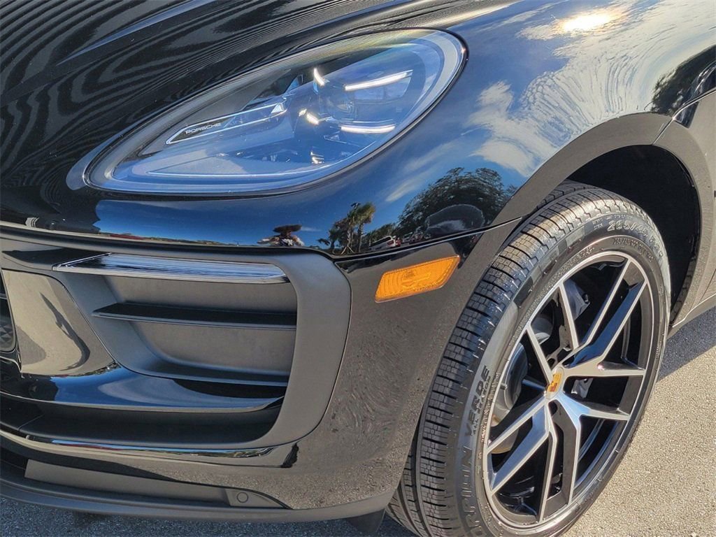 Certified 2025 Porsche Macan image 6