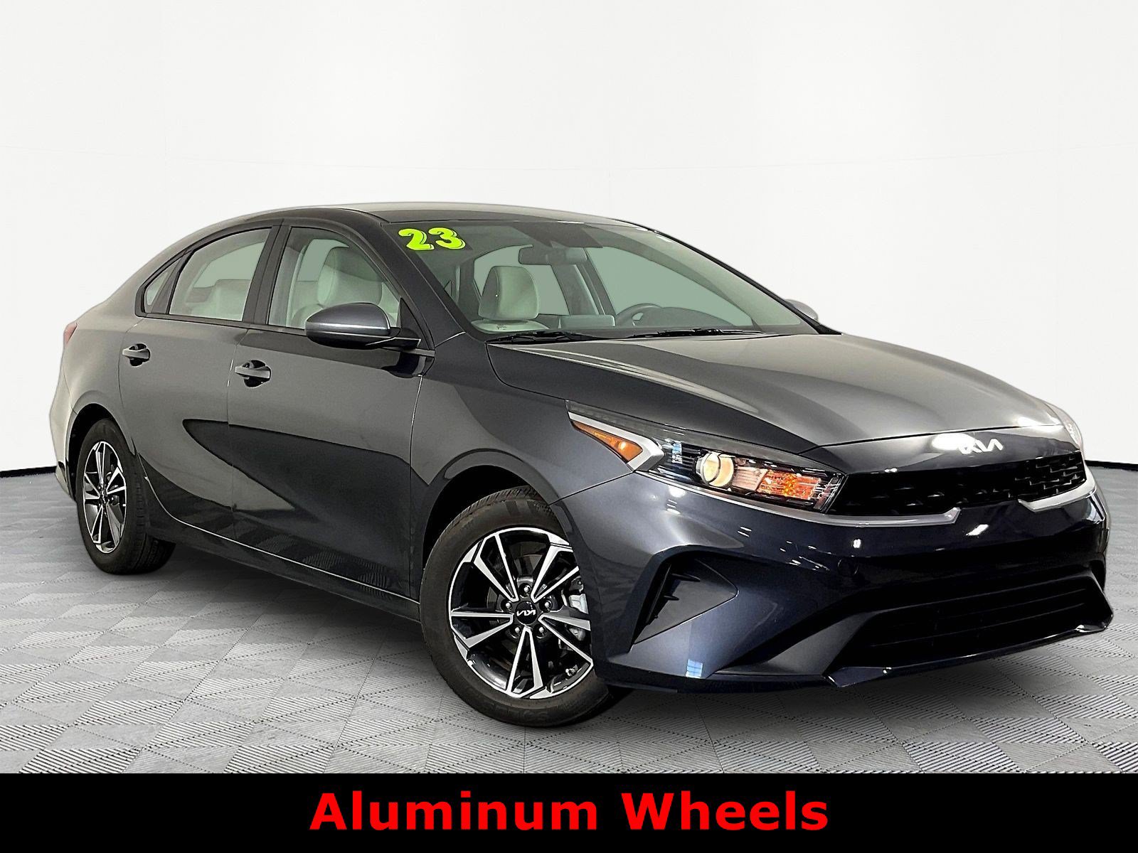 Used 2023 Kia Forte LXS FWD image 3