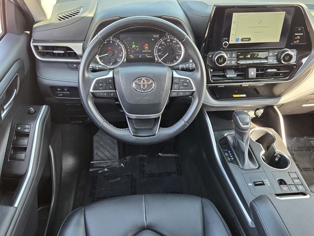 Used 2023 Toyota Highlander XLE FWD image 12