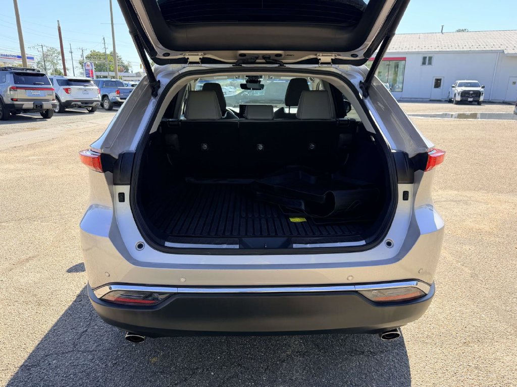 Certified 2021 Toyota Venza XLE w/ Softex Package AWD/4WD image 16