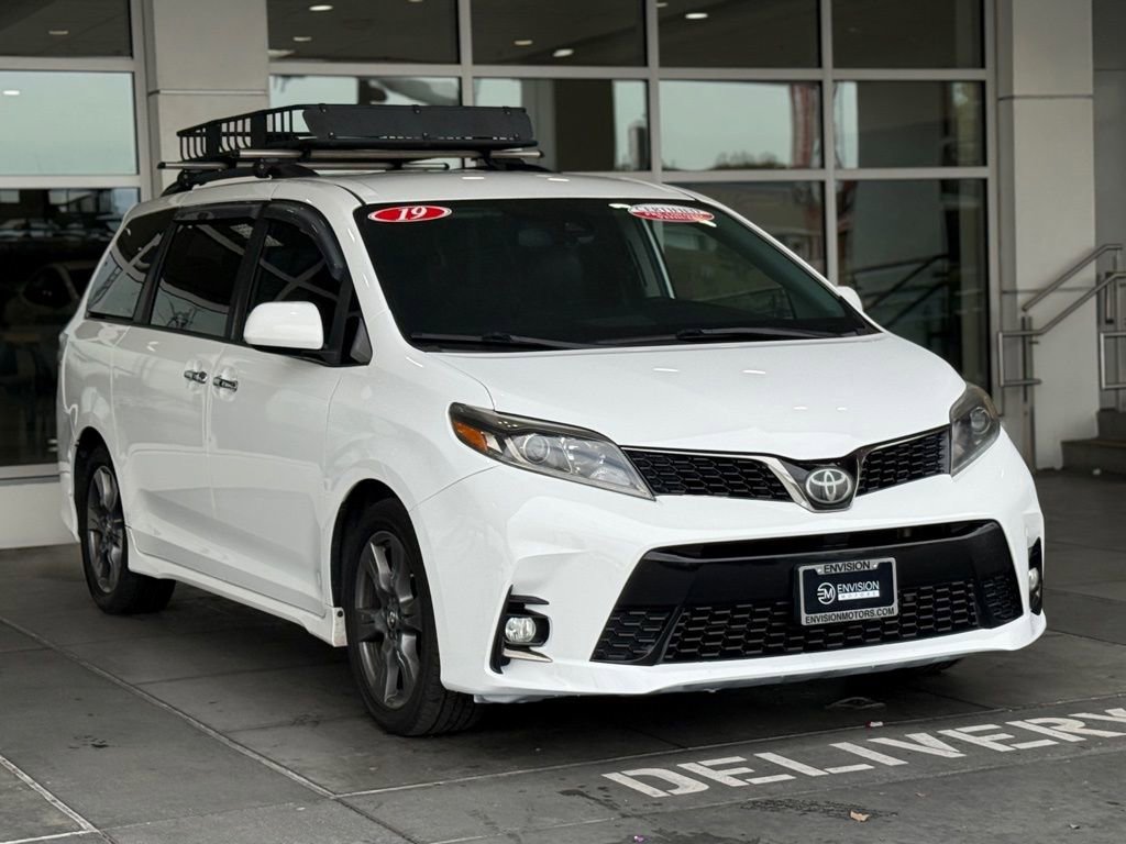 Certified 2019 Toyota Sienna SE image 5