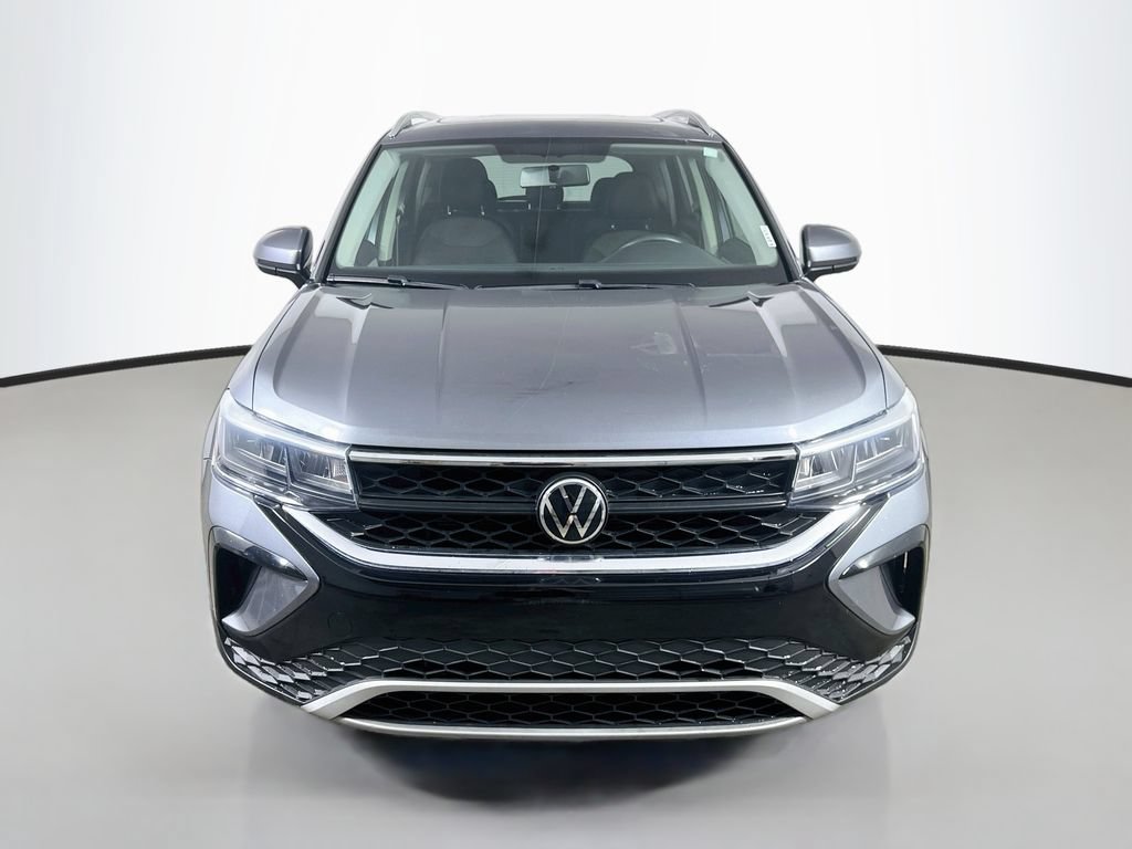 Used 2022 Volkswagen Taos SE w/ Panoramic Sunroof Package FWD video 2