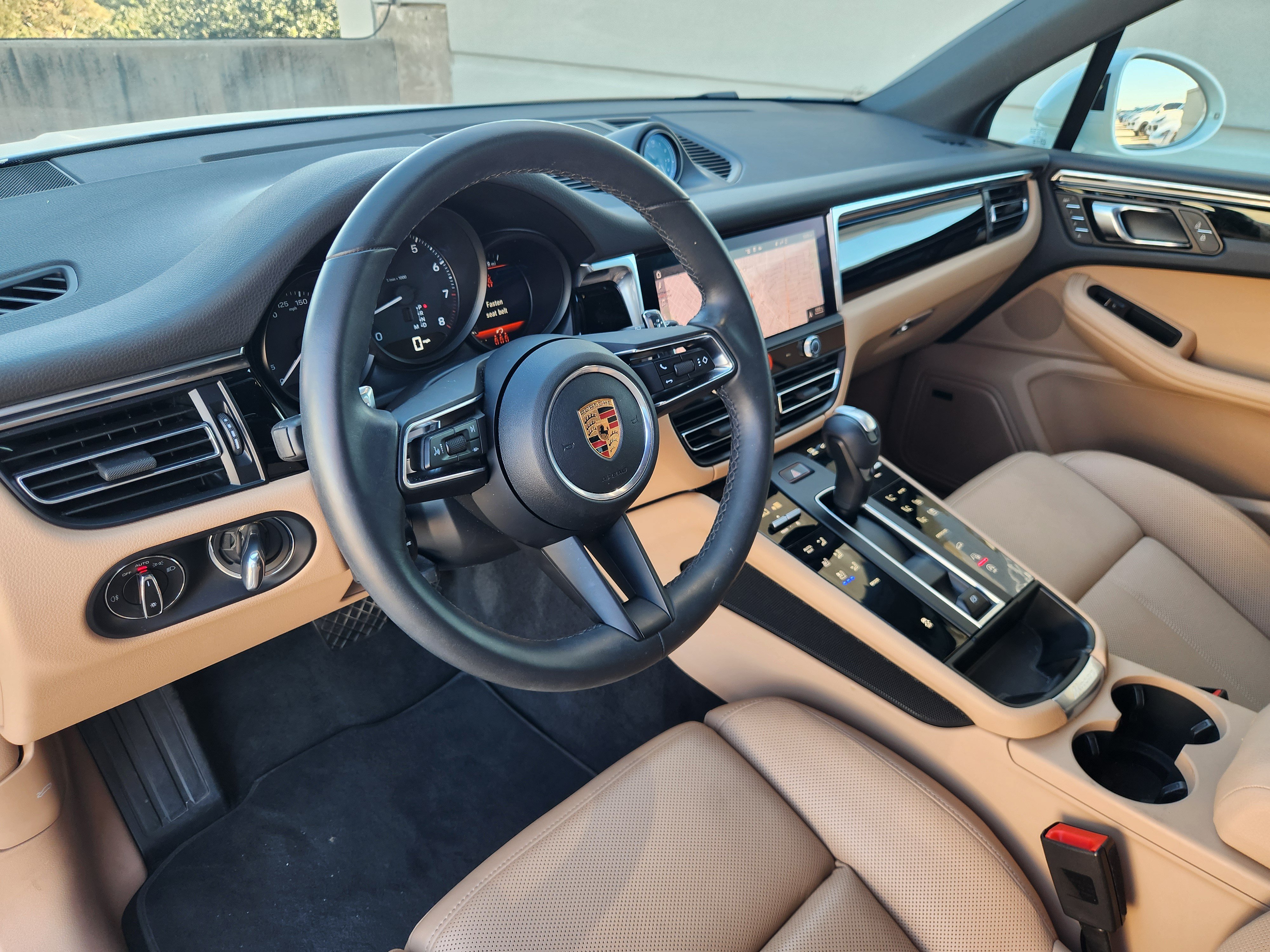 Certified 2026 Porsche Macan AWD/4WD image 4