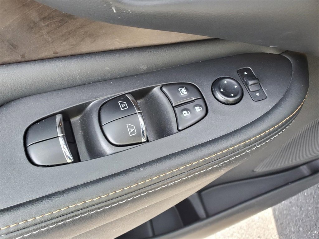 Certified 2021 Nissan Murano Platinum w/ Cargo Package image 18