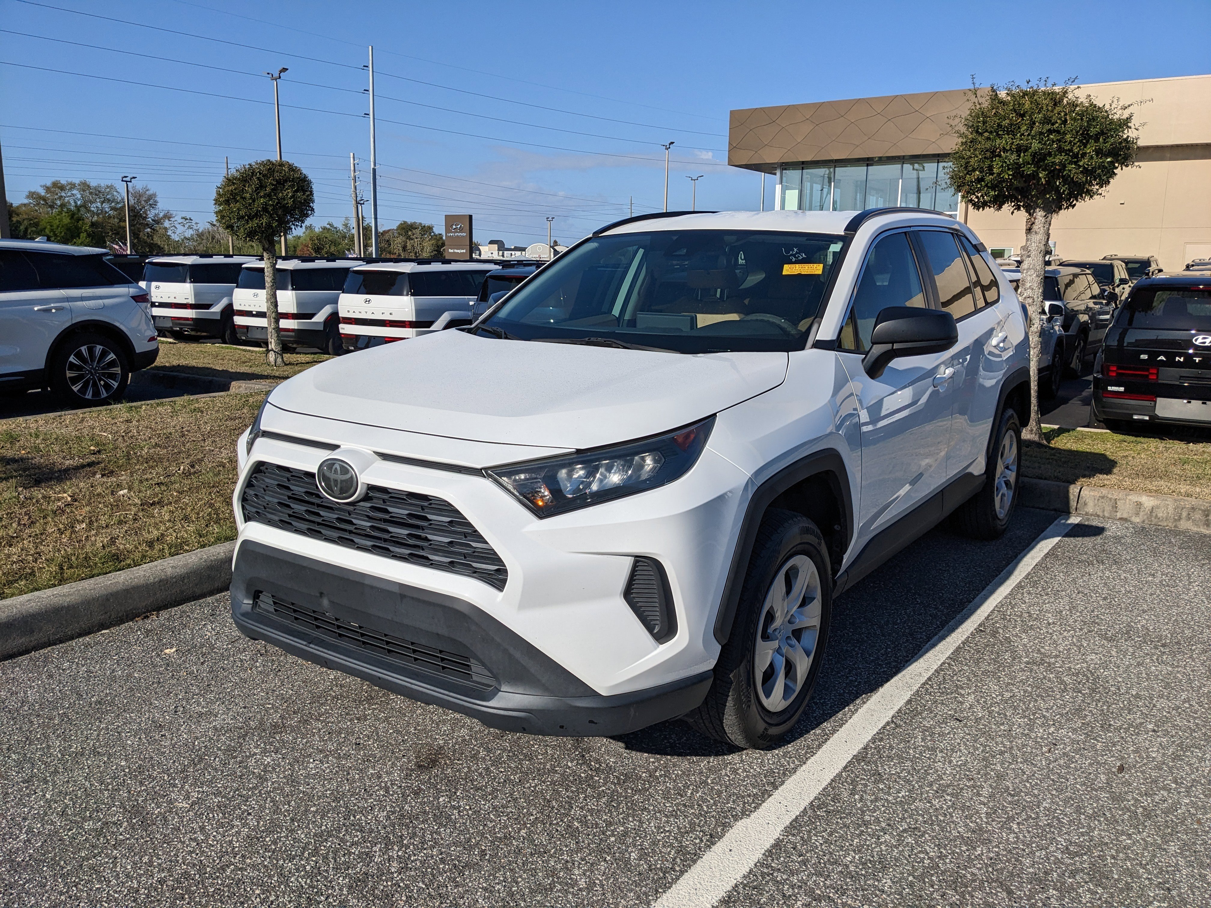 Used 2020 Toyota RAV4 LE video 1