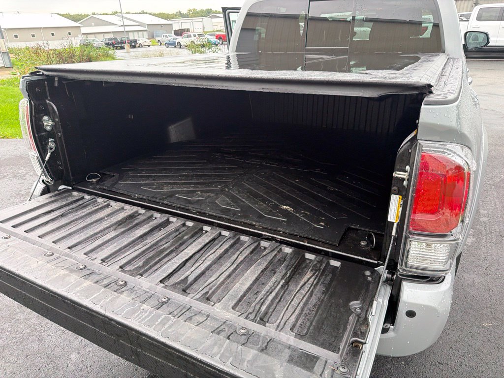 Used 2021 Toyota Tacoma Limited AWD/4WD image 15