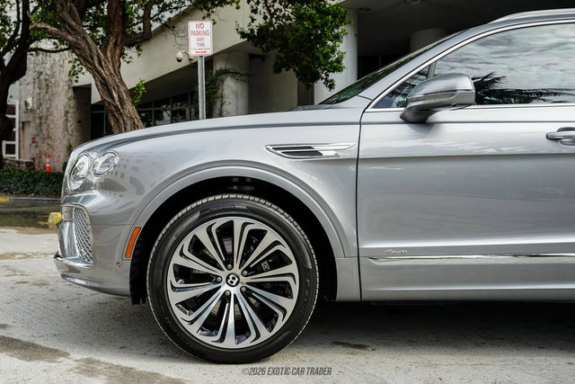 Used 2024 Bentley Bentayga Extended Wheelbase AWD/4WD image 4