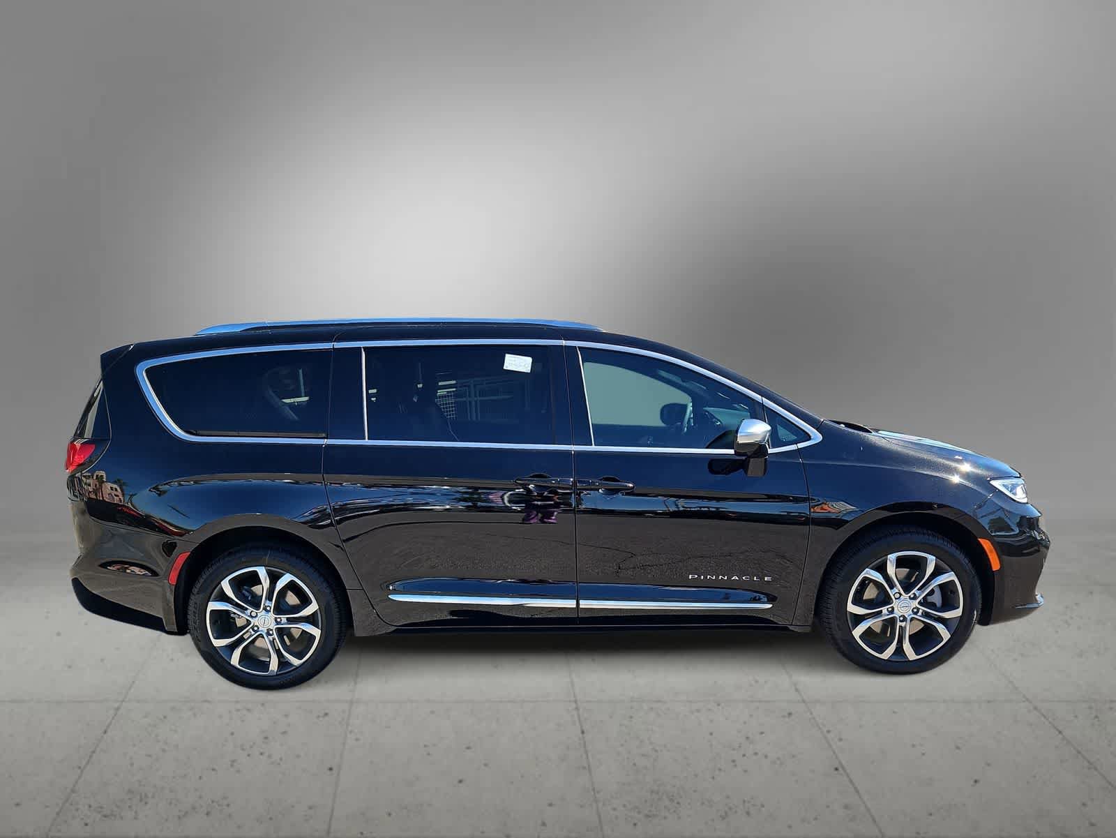 New 2026 Chrysler Pacifica Pinnacle image 9