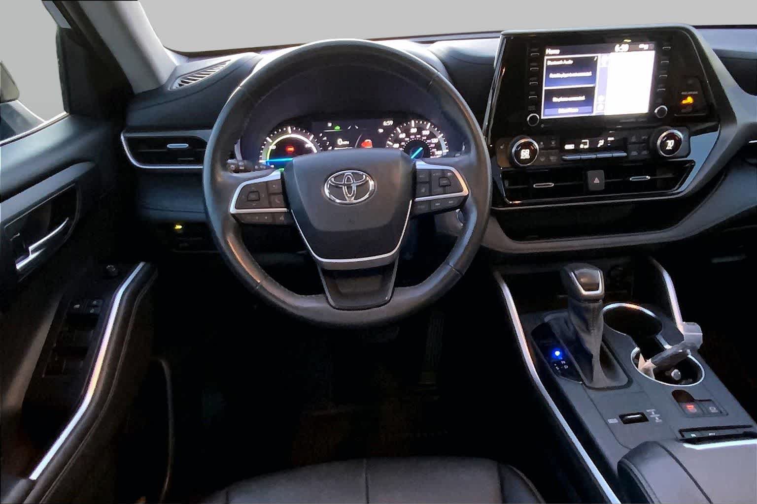 Used 2022 Toyota Highlander XLE AWD/4WD image 6