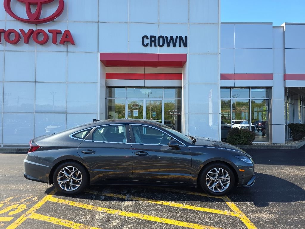 Used 2023 Hyundai Sonata SEL FWD image 2