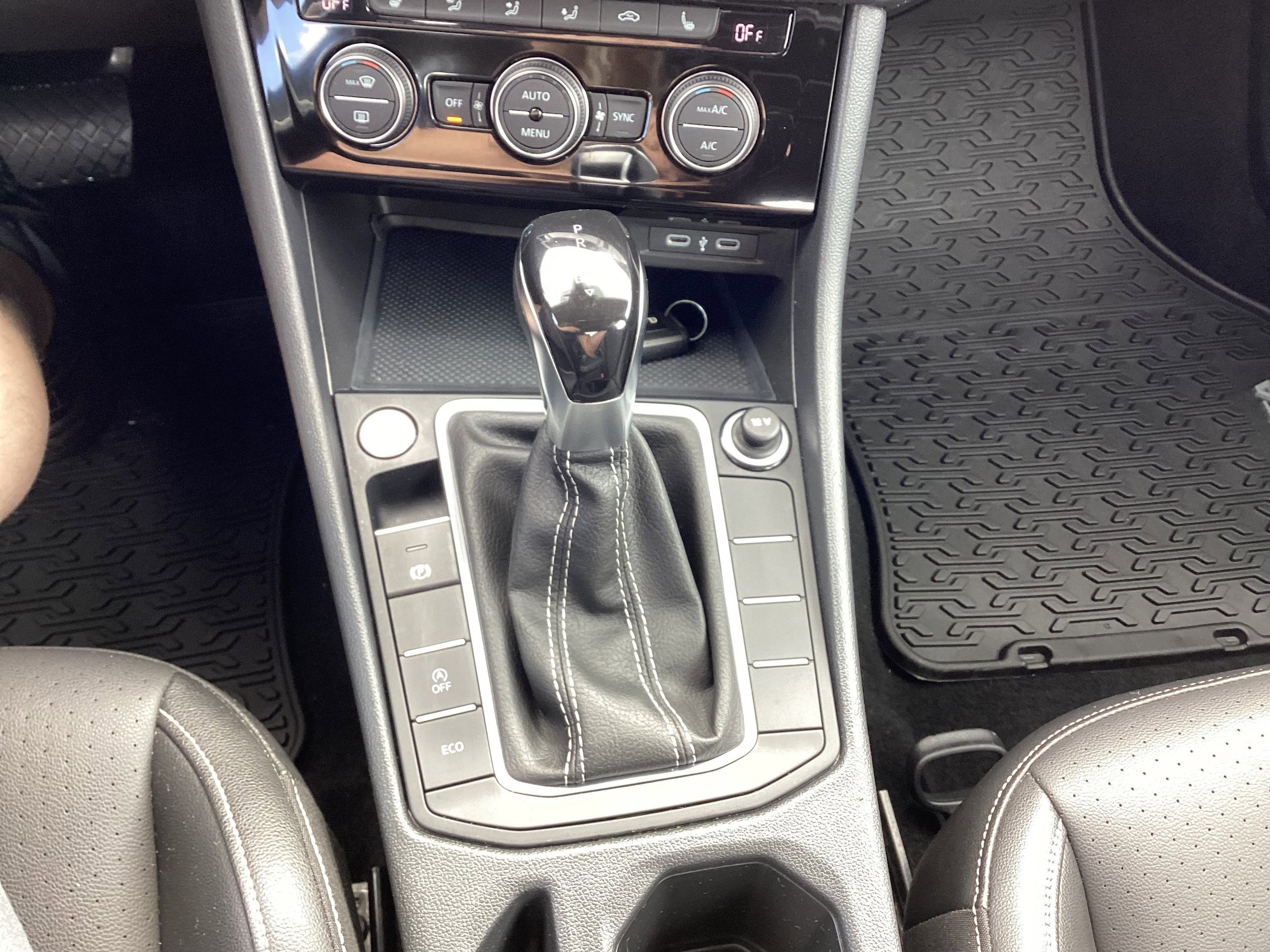 Used 2024 Volkswagen Jetta SE FWD image 18