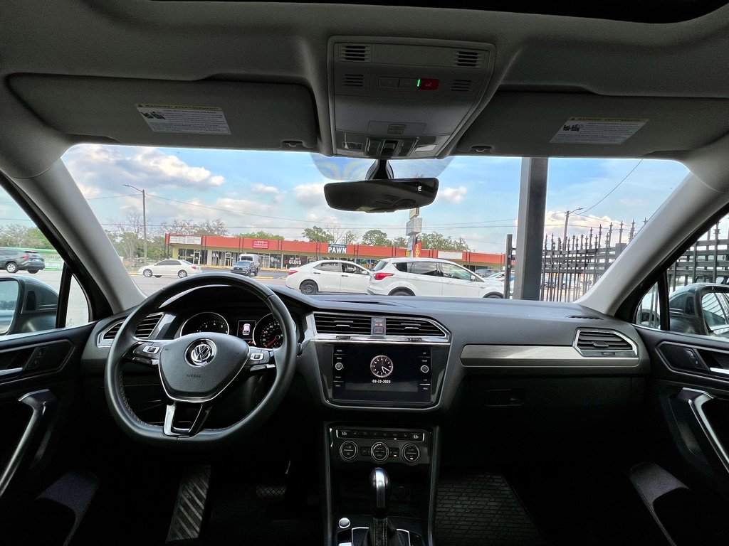 Used 2021 Volkswagen Tiguan SE w/ Panoramic Sunroof Package FWD image 15
