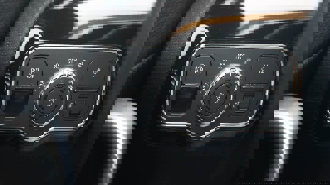 Certified 2022 Mercedes-Benz A 220 4MATIC image 32