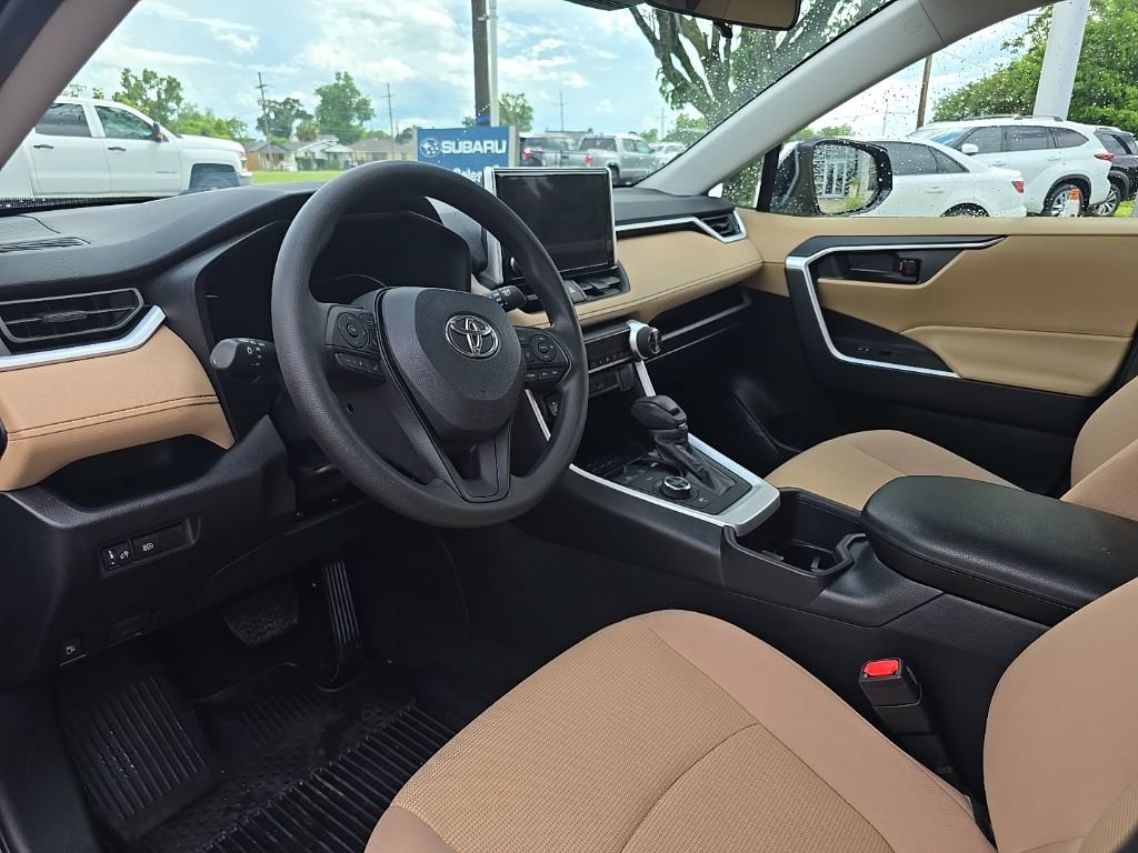 Used 2024 Toyota RAV4 LE AWD/4WD image 5