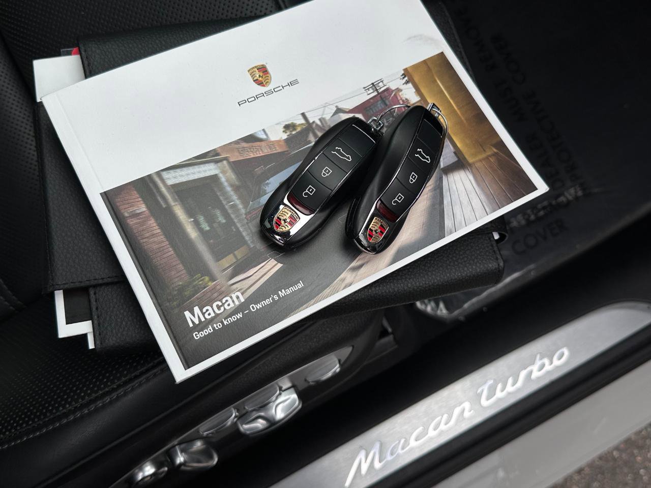 Used 2020 Porsche Macan Turbo AWD/4WD image 42