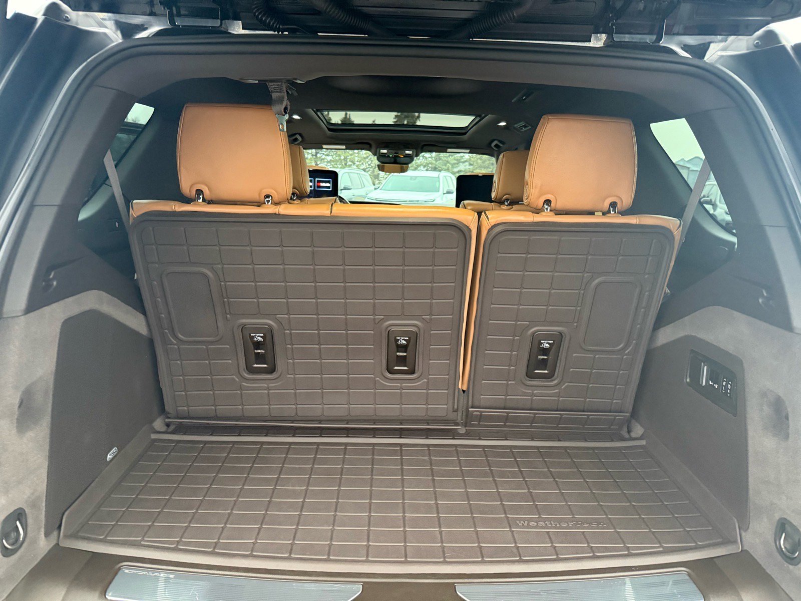 Used 2023 Cadillac Escalade Premium Luxury w/ Performance Package image 17