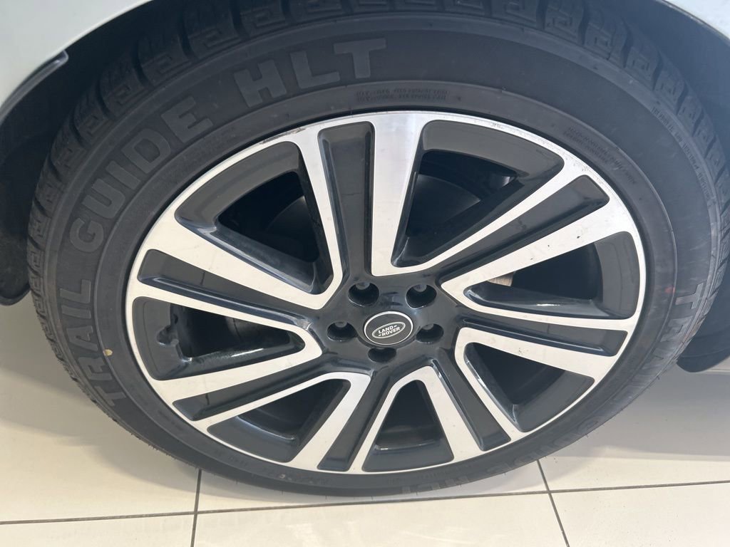 Used 2023 Land Rover Range Rover SE image 20