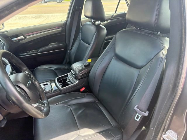 Used 2017 Chrysler 300 Limited RWD image 13