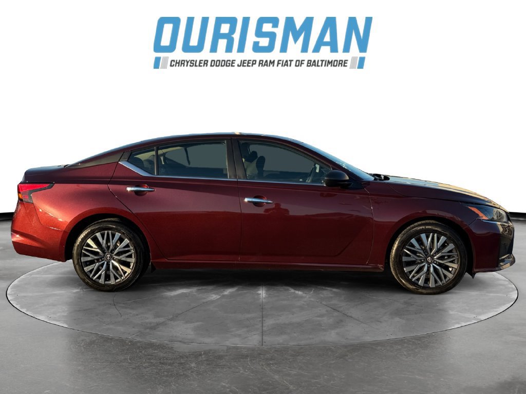 Used 2025 Nissan Altima 2.5 SV FWD image 7