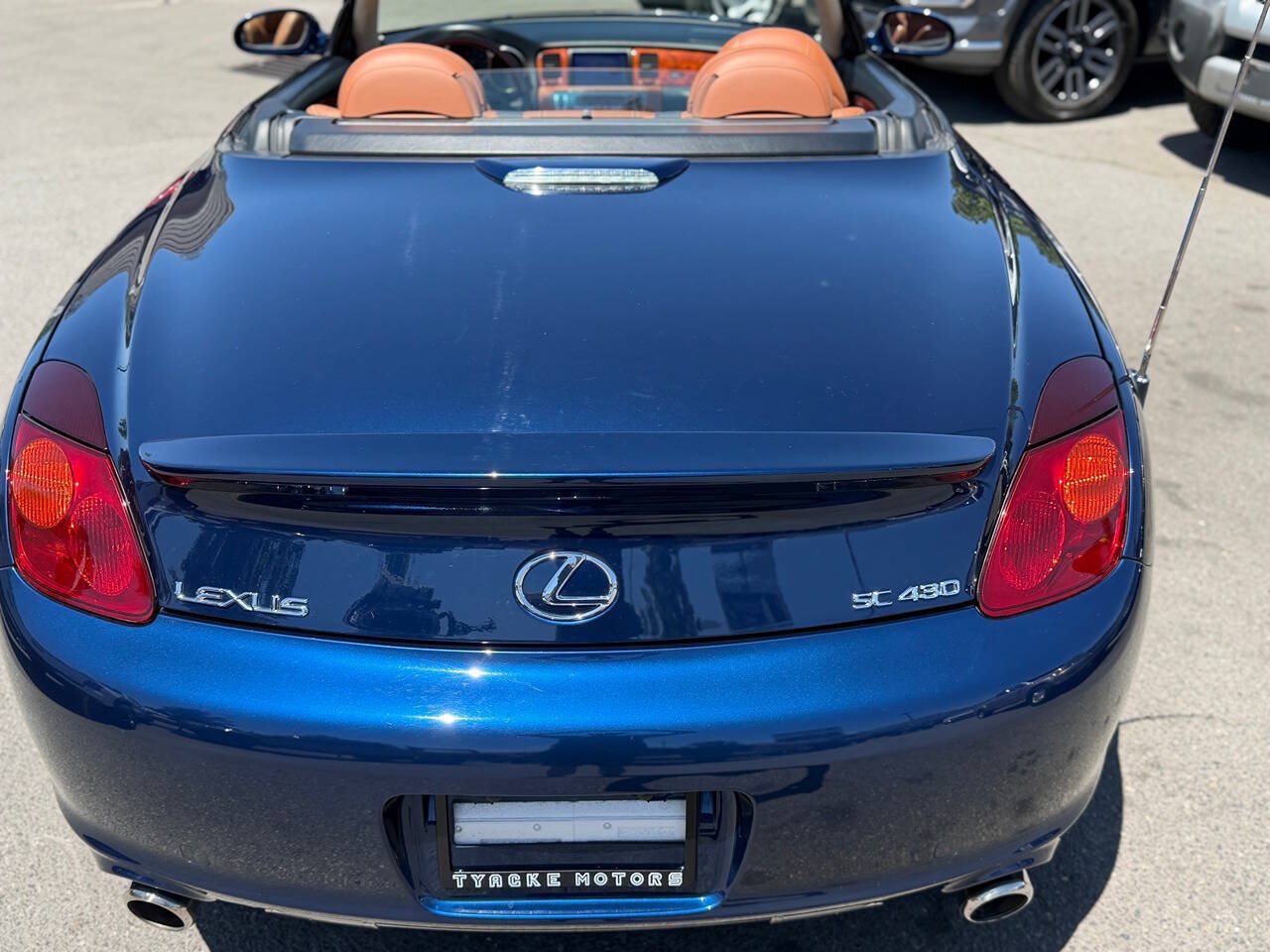 Used 2005 Lexus SC 430 Convertible w/ Preferred Accessory Pkg RWD image 16