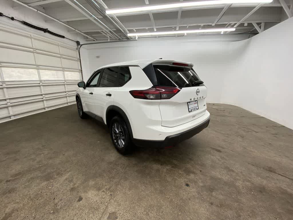 Used 2024 Nissan Rogue S AWD/4WD image 4